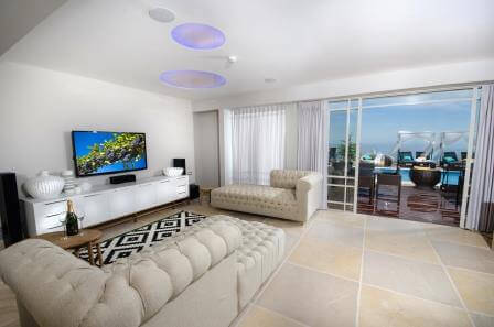 פינות ישיבה מרווחות, צילום אלברט אדוט