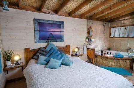 הכי קרוב לים, תמר על הים. צילום אלברט אדוט