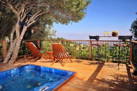 אצל שירי הנוף ניבט כל השנה