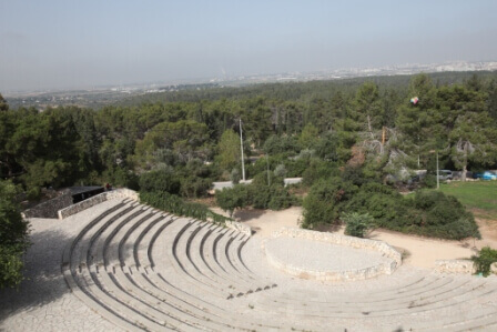 האמפי ביער בן שמן (צילום יוסי זמיר)