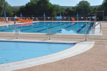 בריכת השחייה, פתוחה בעונת הקיץ