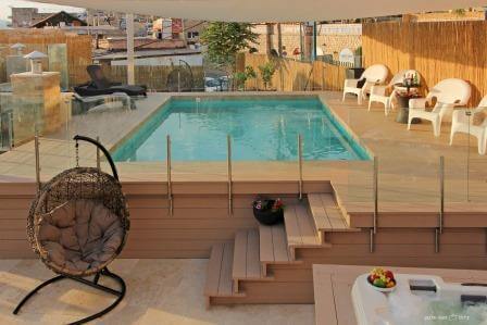 אירוח אותנטי ובריכה על הגג