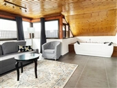 מול הים הכחול