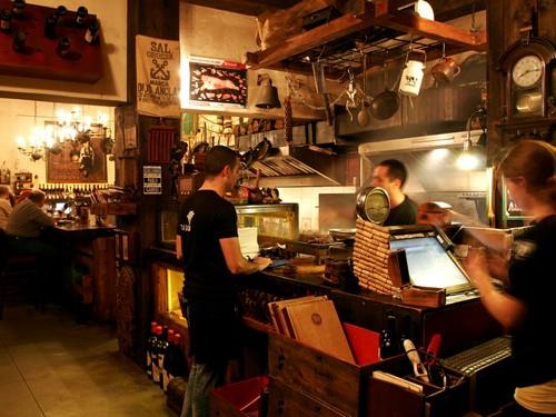 דוניה רוסה: האווירה